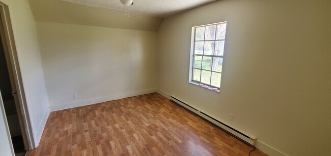 Building Photo - 823 Engineer St