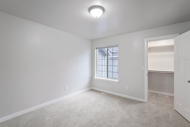 Building Photo - 7035 Gold Kings Ave