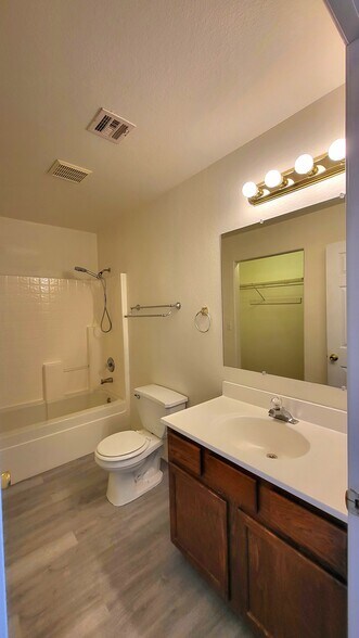 Building Photo - 2400 E Ambush St
