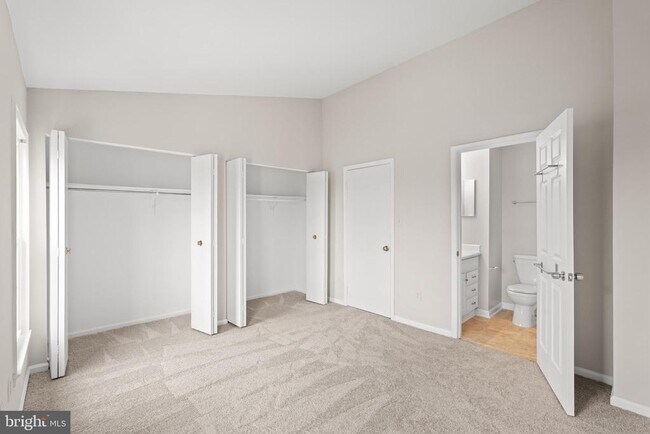 Building Photo - 8483 Laurel Oak Dr