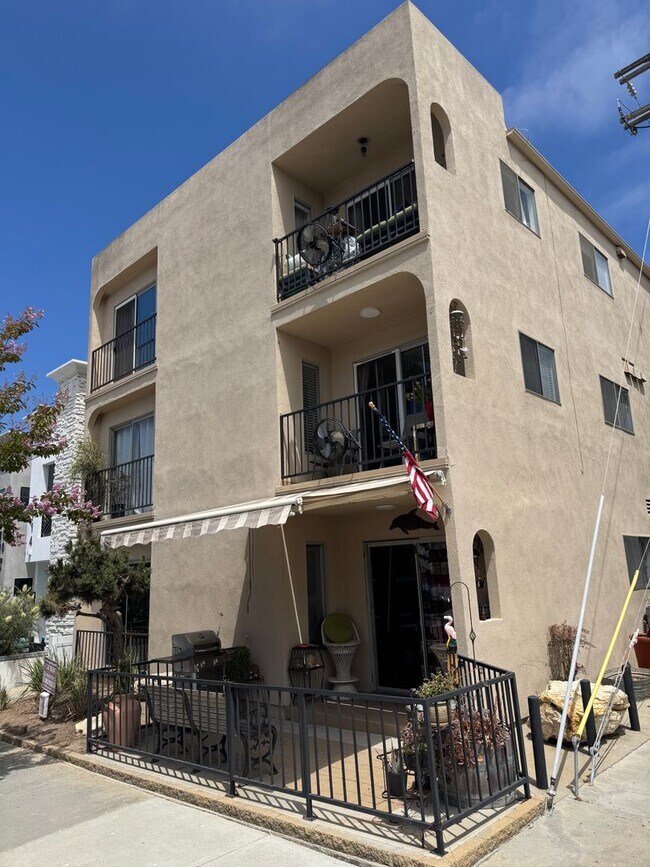 Building Photo - 112 2nd St