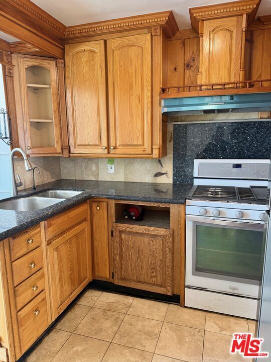 Building Photo - 653 Ramona Ave