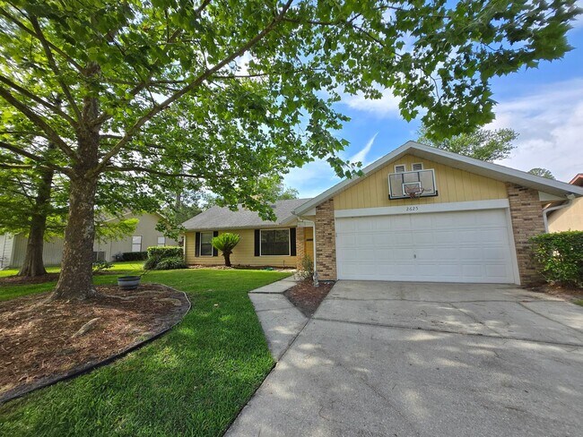 Primary Photo - Springtree - Beautiful, spacious home