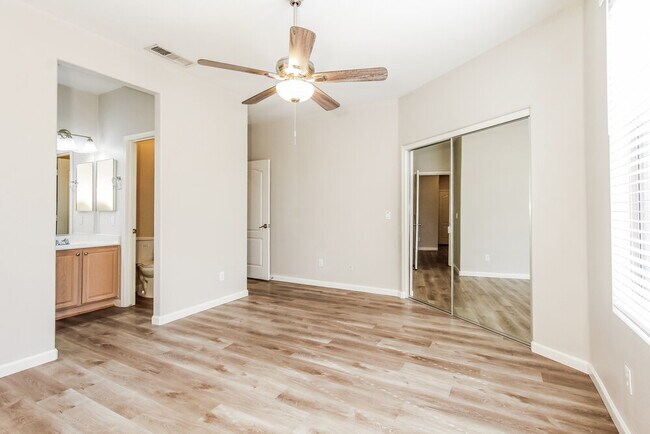 Building Photo - 6601 W Lawrence Ln