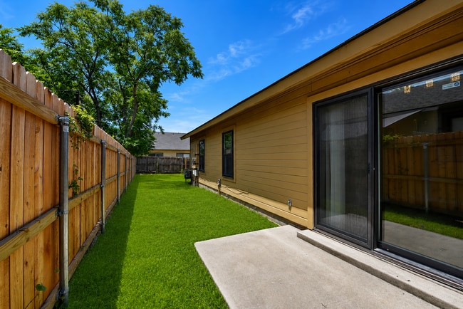 Building Photo - 3410 Ridge Ash