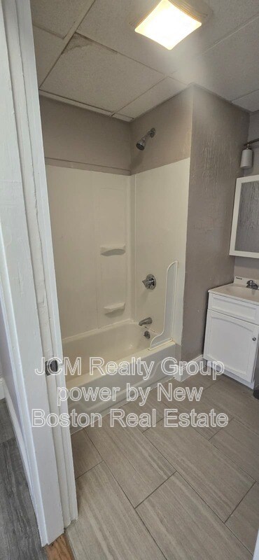 Building Photo - 116-124A Central Ave