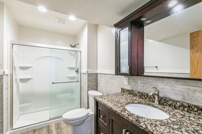 Building Photo - 1008 Oak St