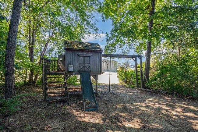 Building Photo - 4 Bedroom home in Carlisle