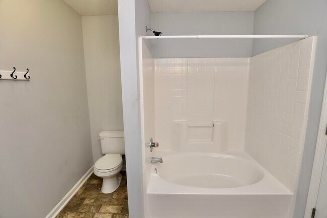 Building Photo - 60 Vinca Ct