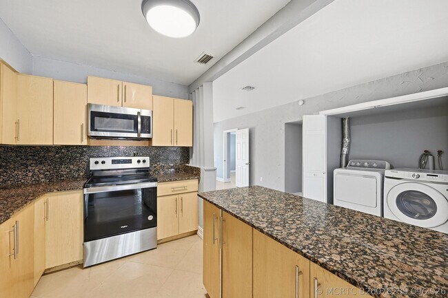 Building Photo - 740 E Evanston Cir