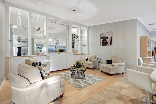 Building Photo - 11361 SW Pembroke Dr