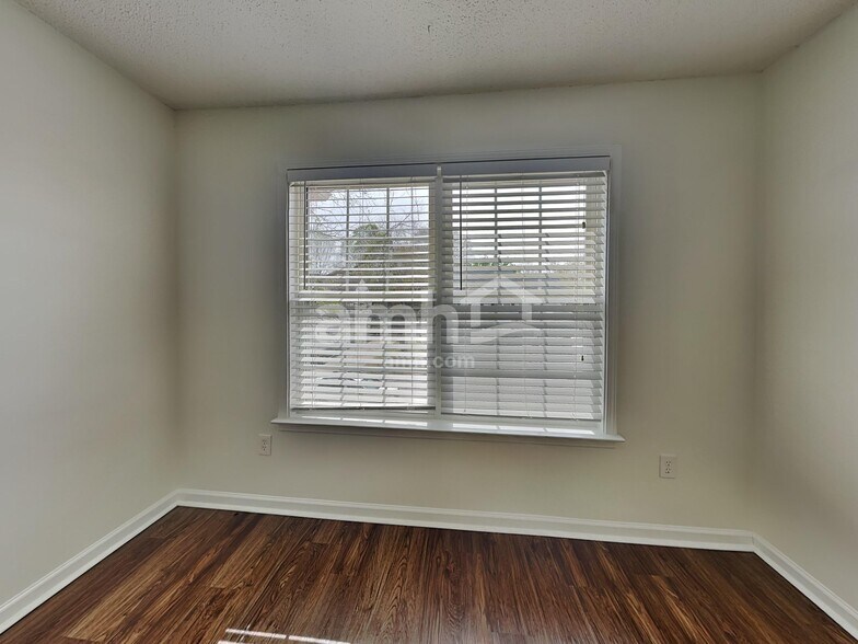 Building Photo - 105 Bay Hill Dr