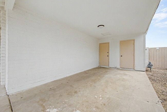 Building Photo - Single Family