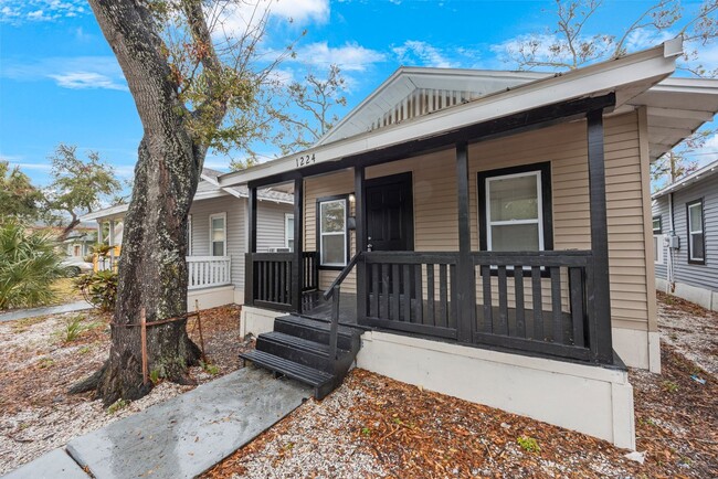 Primary Photo - Cozy 2 bedroom 1 bath Home St Pete