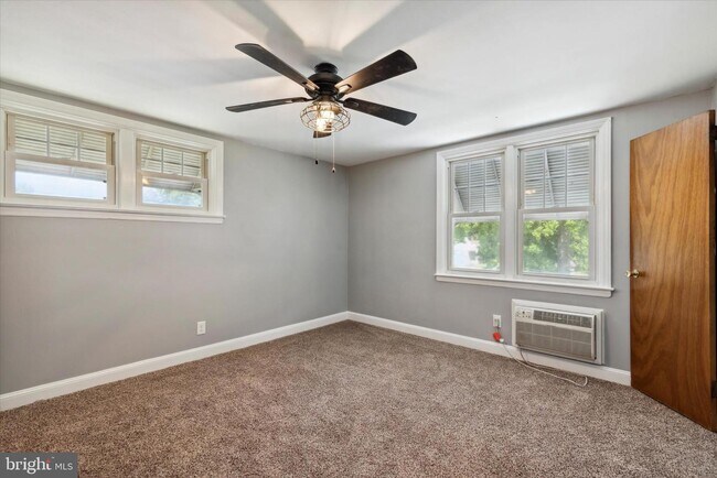 Building Photo - 330 Rively Ave