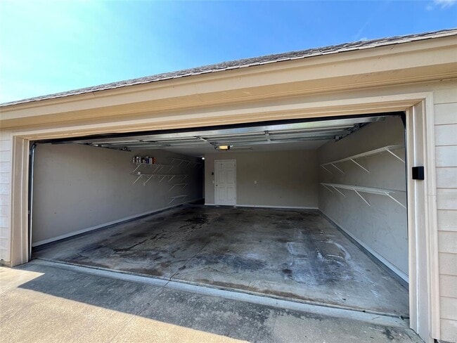 Building Photo - 8979 Stoneridge Pl