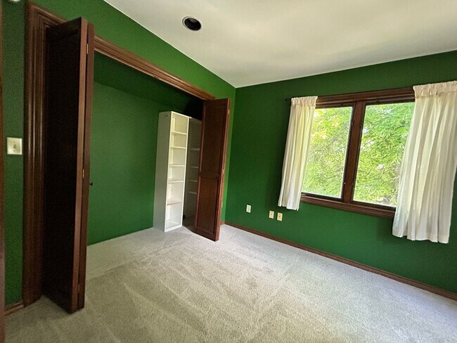 Building Photo - Gorgeous 4 Bedroom Townhome Steps from Boulder Country Club