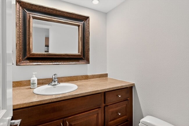 Building Photo - 770 Quince Cir