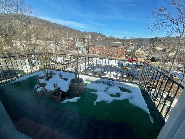 Building Photo - 11 Pearl St