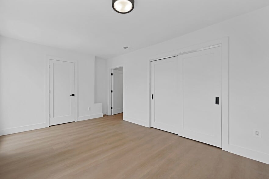 Building Photo - 13514 NE 23rd Pl