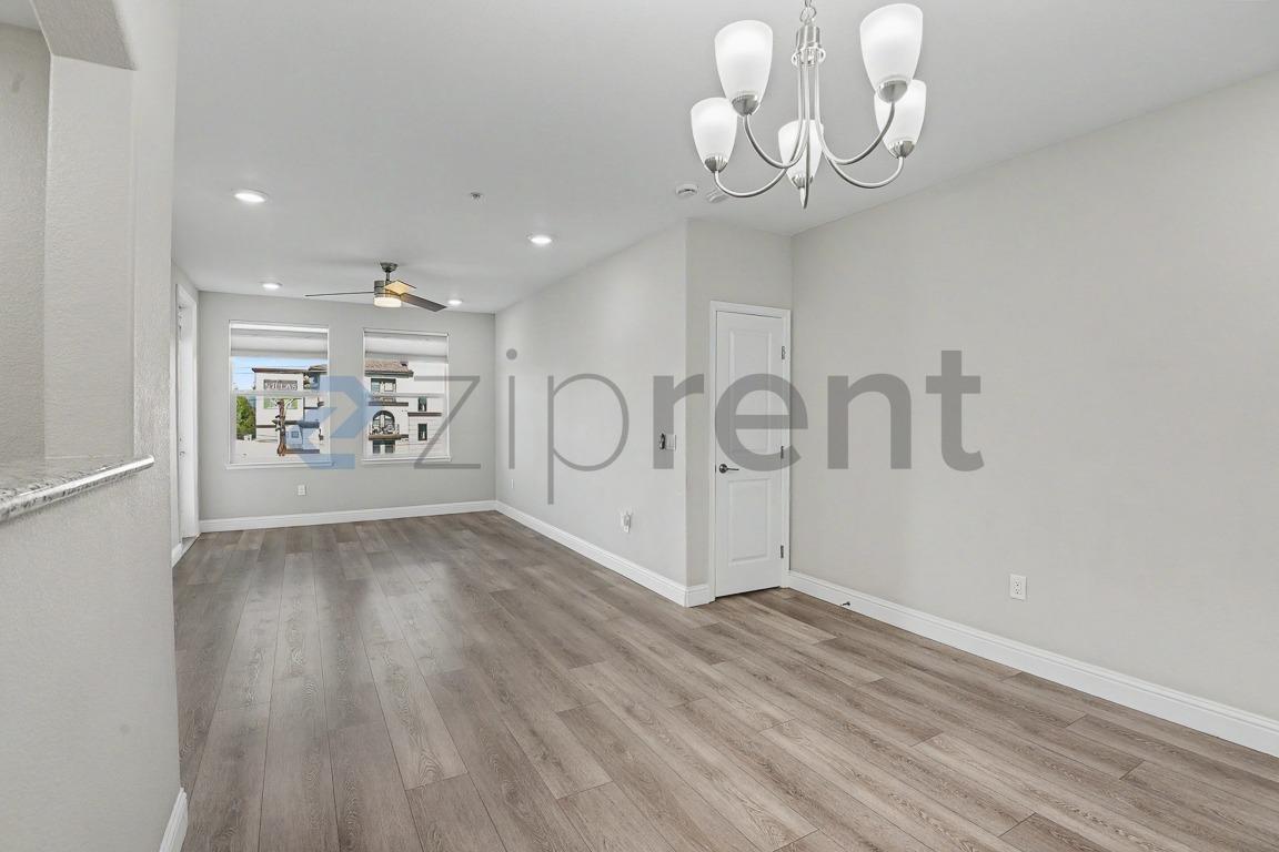 Building Photo - Unit 403