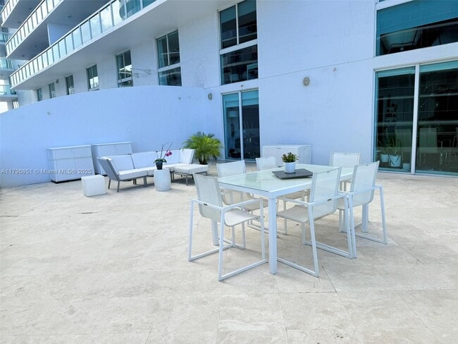 Building Photo - 1800 N Bayshore Dr