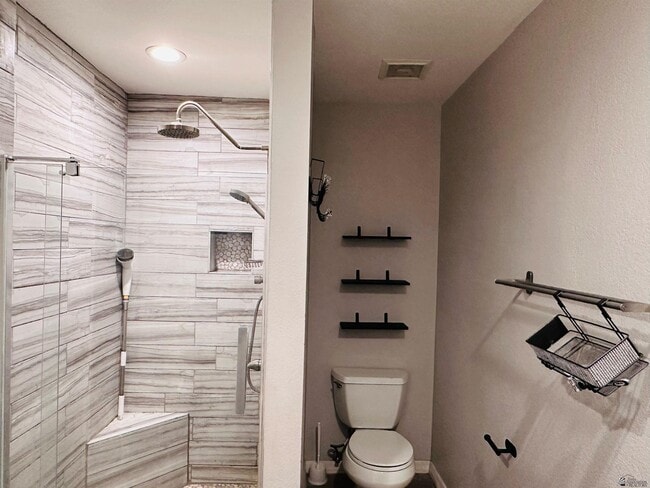 Building Photo - 3215 London Dr