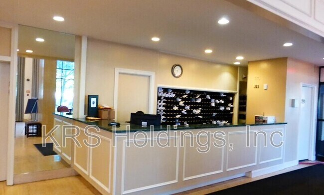 Building Photo - 1300 Army Navy Dr