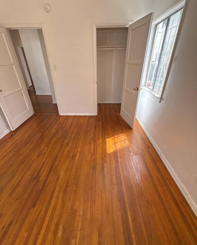 Building Photo - 3.0 bedroom in Los Angeles California 90036