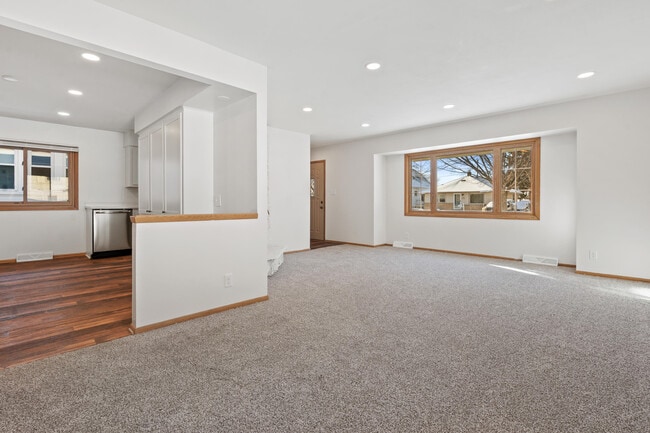 Building Photo - 2450 S 95th St