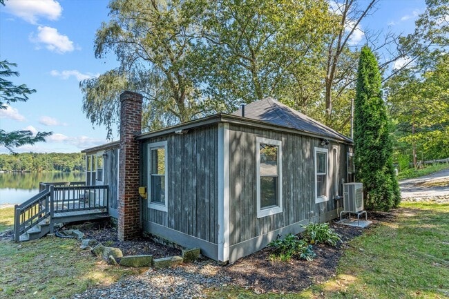 Building Photo - 280 Groton Rd