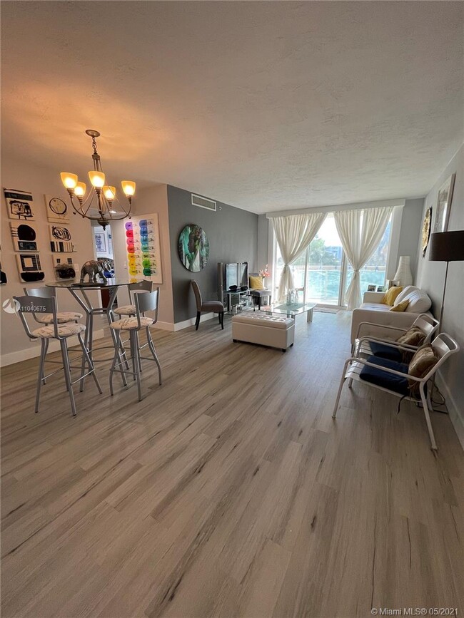 Building Photo - 3001 S Ocean Dr
