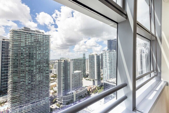 Building Photo - 1395 Brickell Bay Dr
