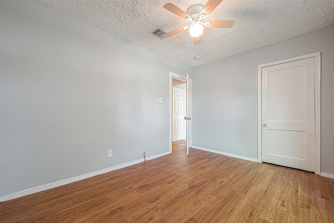 Building Photo - 4810 Carmen St