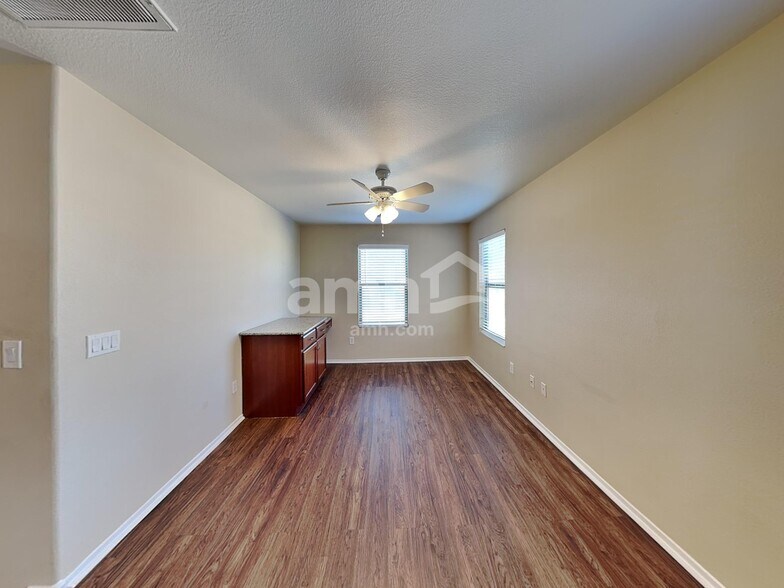 Building Photo - 4816 S 23rd Dr