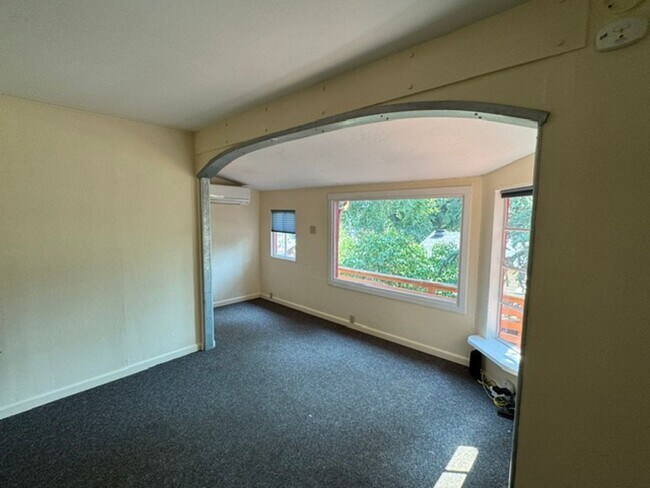 Building Photo - 415 E Hersey St