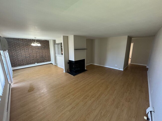 Building Photo - 2 Bedroom Condo in Palatine