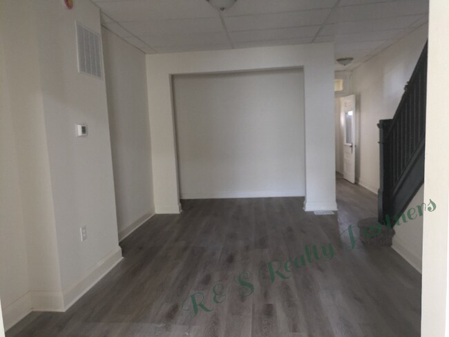 Building Photo - 2211 Penrose Ave