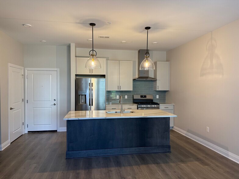 Building Photo - 6633 Dale Dr