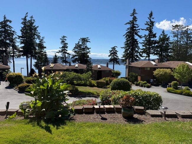 Building Photo - Mukilteo View Condo