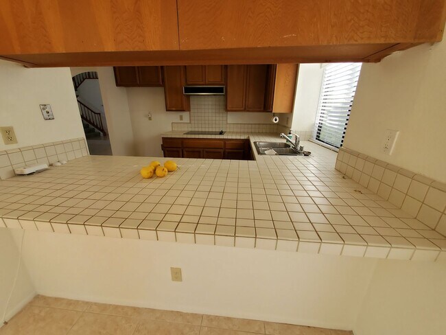 Building Photo - Beautiful Woodbridge/Lakeside Home for Lease!