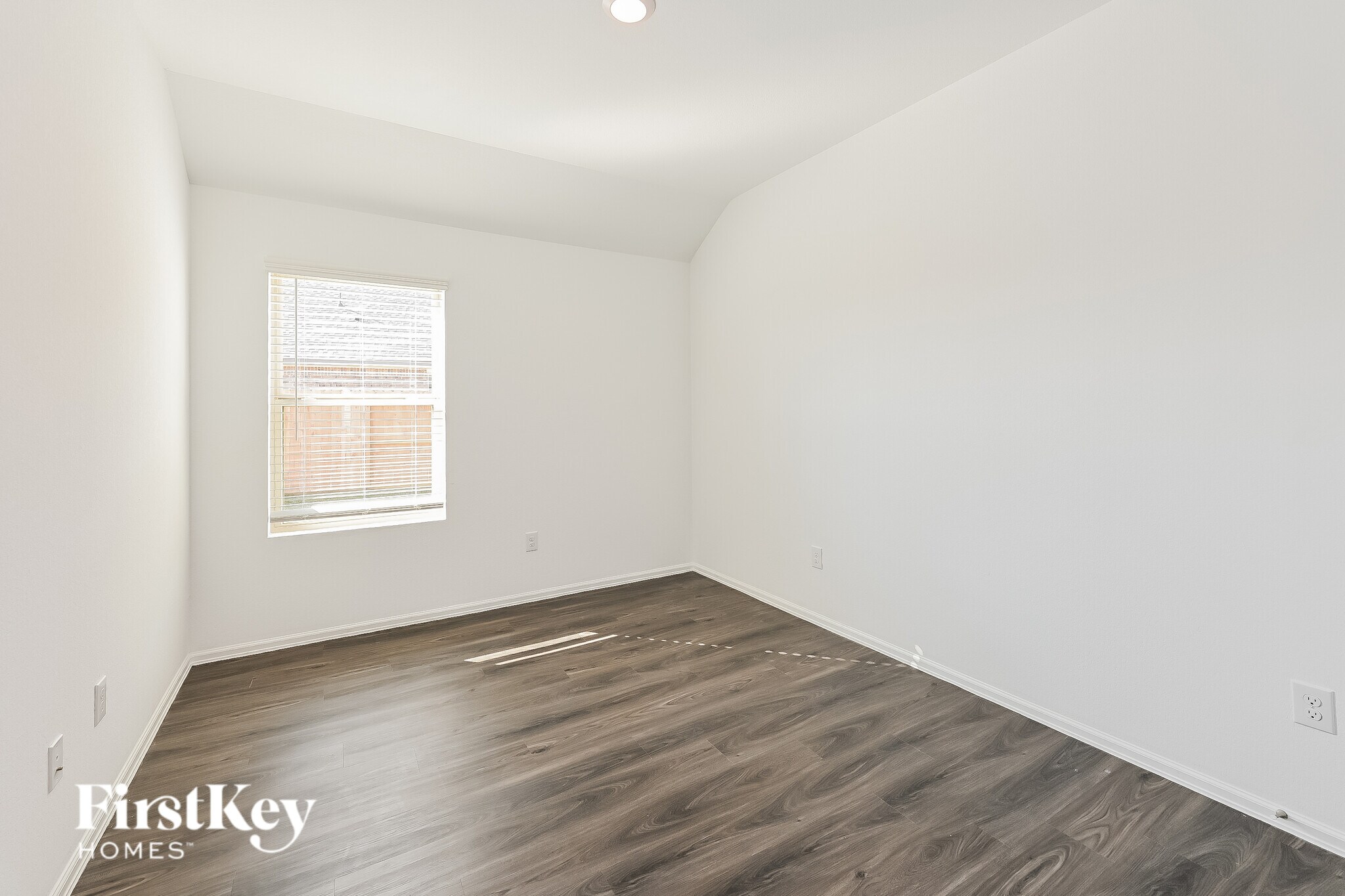Building Photo - 7514 Oakmont Ave