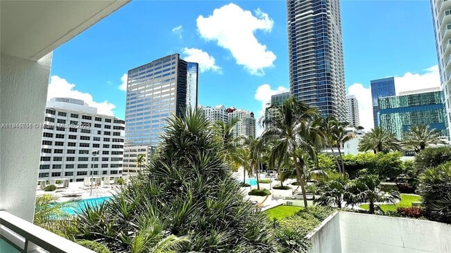Building Photo - 950 Brickell Bay Dr