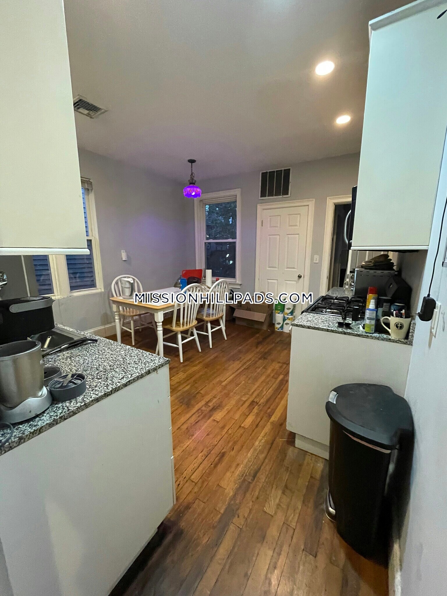 Building Photo - 731 Parker St