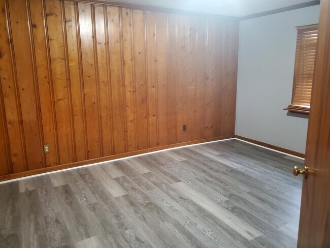 Building Photo - 6 Hazelwood Ln