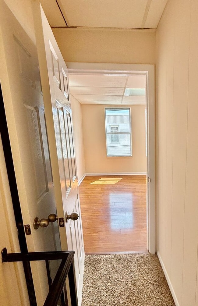 Building Photo - Spacious 3 BR / 1 BA HOUSE in Great South Philly location w/ Hardwood Flooring-Nice Kitchen-Washe...