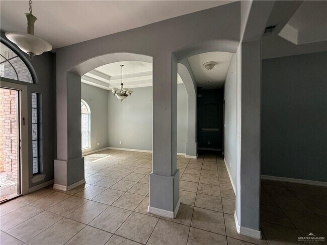 Building Photo - 2204 N 48th St