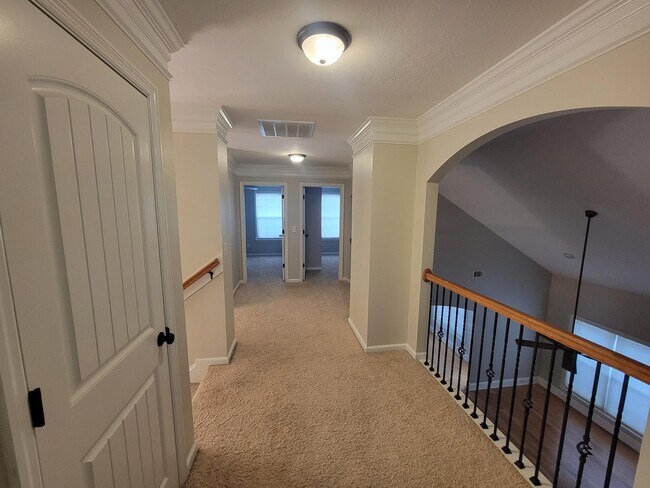 Building Photo - 627 Burgamy Pass