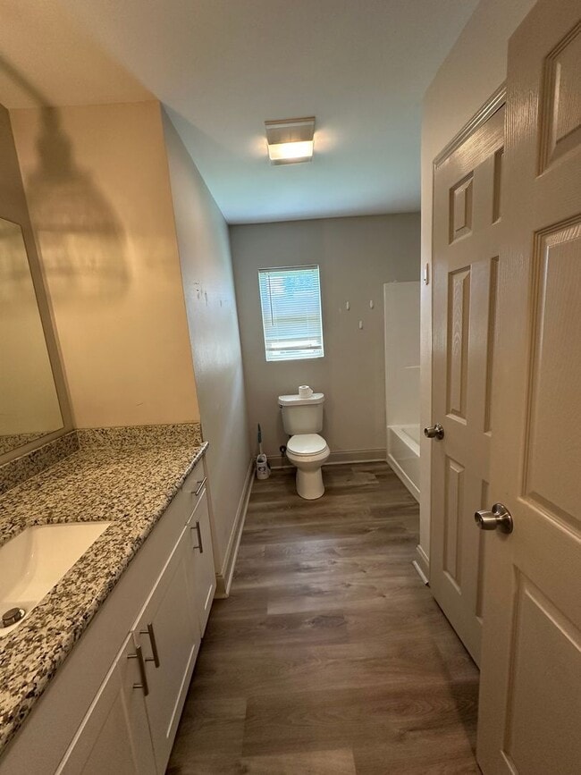 Building Photo - 1406 Memory Ln
