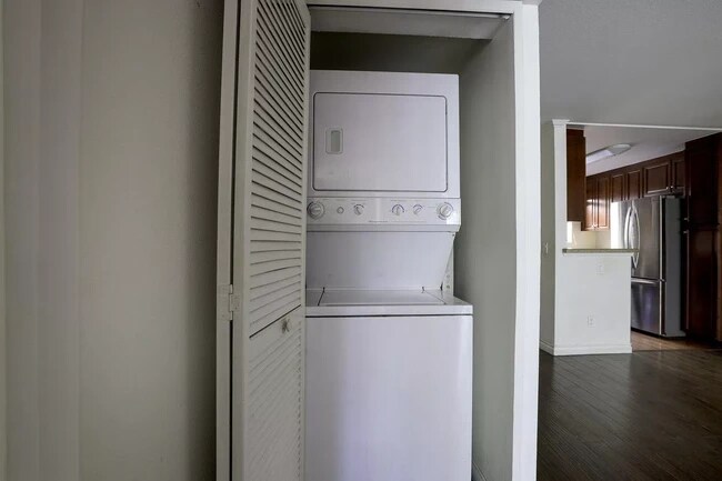 Building Photo - 5515 Canoga Ave